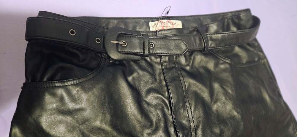 Free People We The Free Black Faux Leather Belted Pants Size 30 Skinny EUC